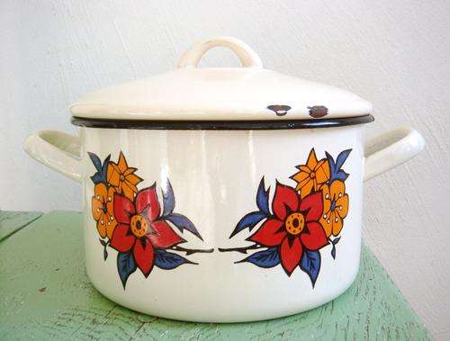 Enamel Pot with flowers