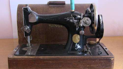 SINGER SEWING MACHINE