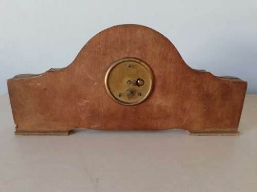 Mantle clock