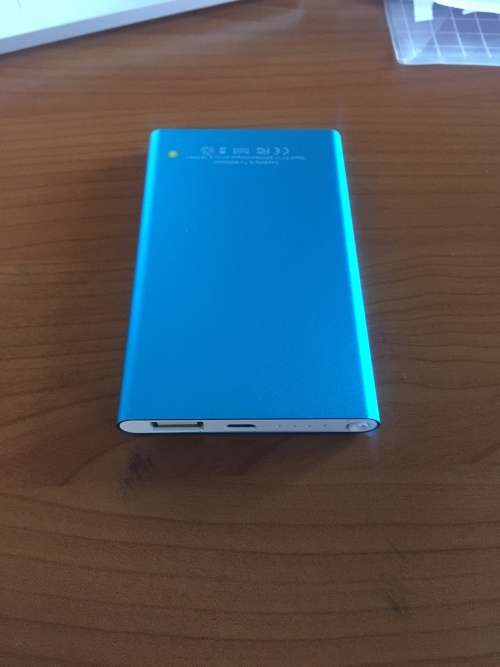 SLIM POWER BANK - Metalic blue (1) 8000 ma
