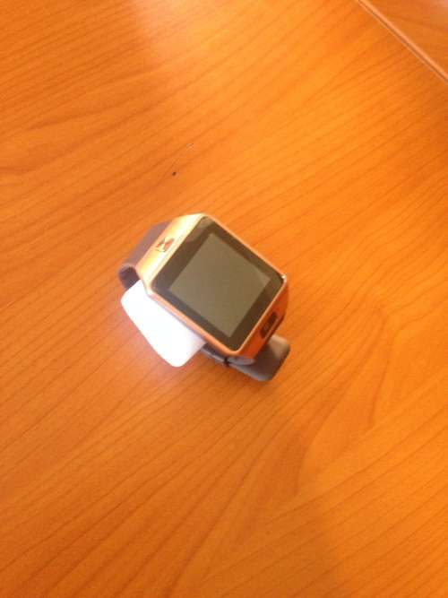 Local stock - NO reserve - SMART WATCH (Phone - takes sim )