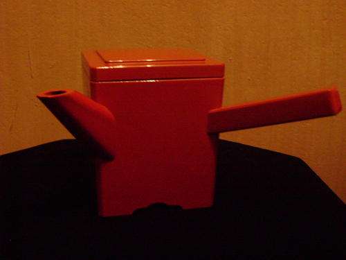 JAPANESE LACQUER-FINISH TEA POT
