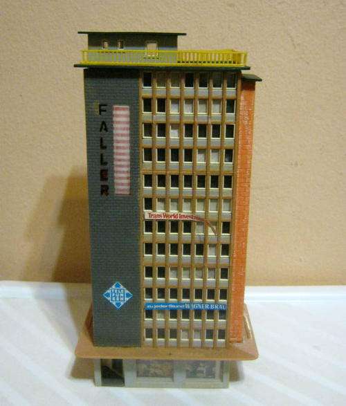 1B - Faller- Office with Shops -  HO