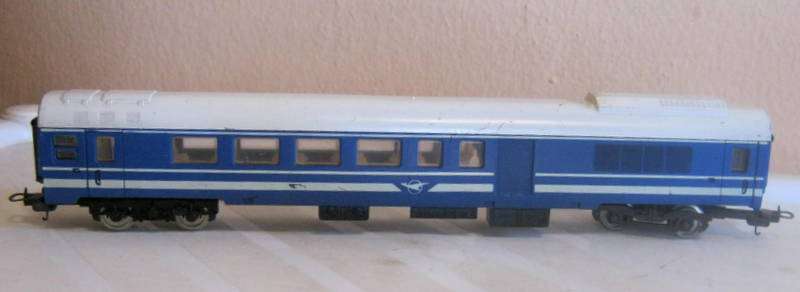 Lima - Blue Train - Composite Coach - HO