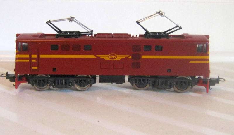 Lima -  SAR E919 Red Loco - HO