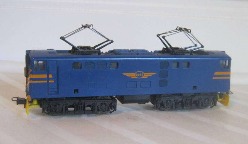 Quick Auction!!!!  Lima -  Blue Train Power Unit  - HO