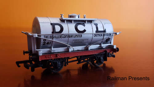 Hornby BR 'Yorkshire 62700' (2-4-0) Loco & Tender, Plus 6 x Vintage Tankers OO Gauge
