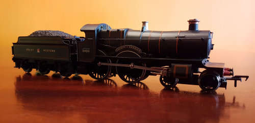 Hornby 'County of Denbigh' GWR 1-76 Loco (4-4-0) & tender - Plus 4 Clerestory Coaches