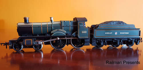 Hornby 'County of Denbigh' GWR 1-76 Loco (4-4-0) & tender - Plus 4 Clerestory Coaches