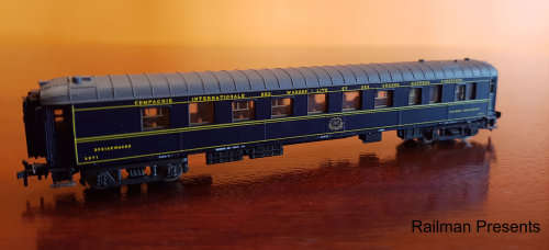 2 x Rivarossi Pullman Coaches (Job Lot)