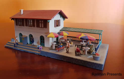 Local Tavern complete with Figures and Accessories - HO Gauge