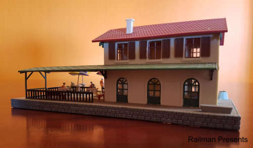 Local Tavern complete with Figures and Accessories - HO Gauge
