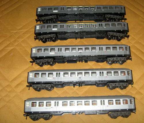 Job Lot - Fleischmann DB Frankfurt Coaches x 5 -  HO/ OO