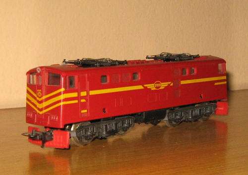 QUICK AUCTION!!!! Lima - Red  E919 Loco  - HO/OO
