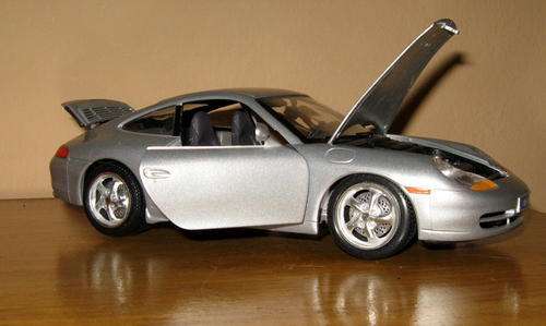 Bburago - Porsche Carrera 911(Metallic Silver)1.18scale