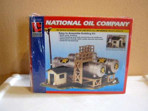 Life - Like Like National Oil Company Kit  - HO