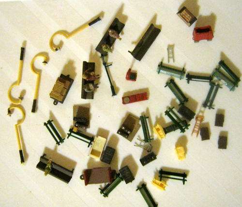 QUICK AUCTION!! - Job Lot - Platform Accessories - HO/OO