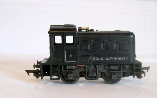 Triang - 0-6-0- Dock Authority Shunter no 5 - OO