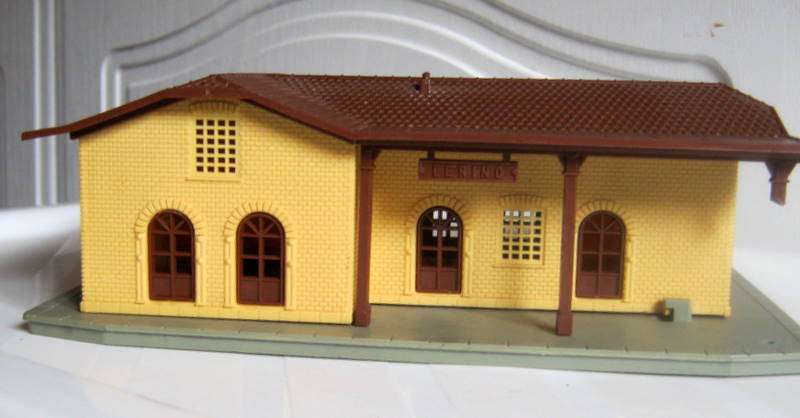 Railroom Clearout!!!! Lima - Country Station- HO/OO