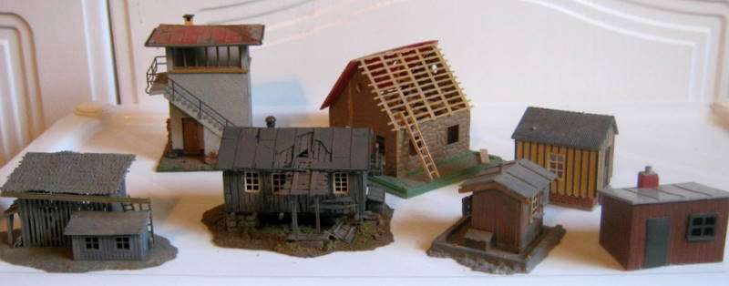 Railroom Clearout!!!   Job Lot - Various Buildings x 8 - HO/OO