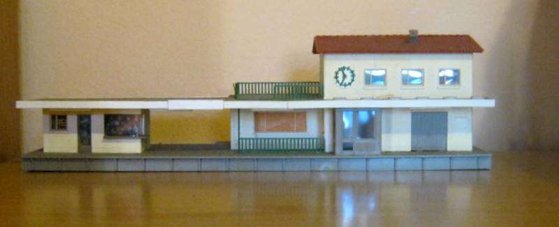 Quick Auction!!!!  Small Town Station - Gift Shop and Stationmaster House -  HO/OO
