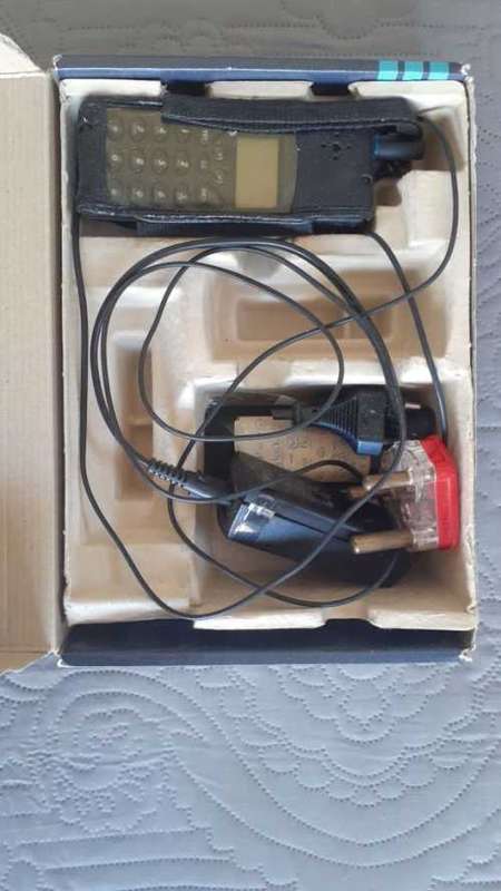 Ericsson gh688 Original GSM 1997 Single and Accessories Box Complete Bargain