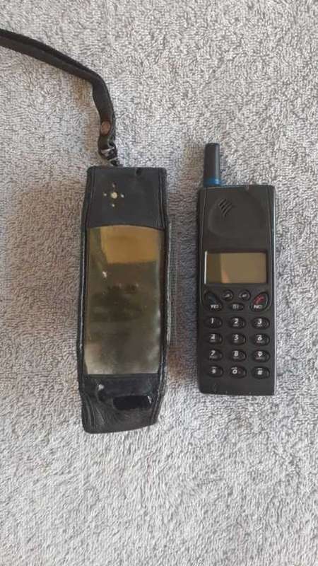 Ericsson gh688 Original GSM 1997 Single and Accessories Box Complete Bargain