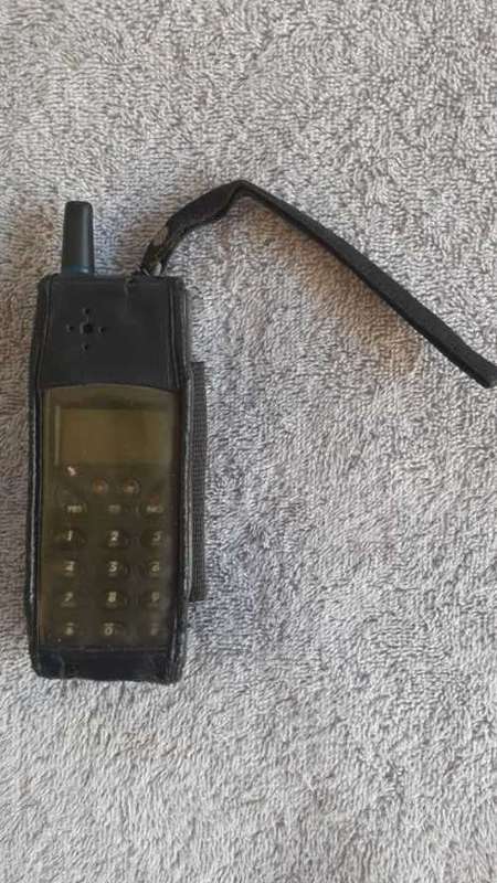 Ericsson gh688 Original GSM 1997 Single and Accessories Box Complete Bargain