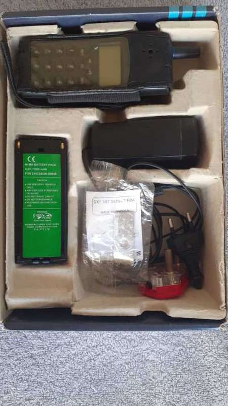 Ericsson gh688 Original GSM 1997 Single and Accessories Box Complete Bargain