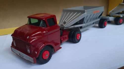 Matchbox Major Pack M-4 Fruehauf Hopper Train in Original Box!