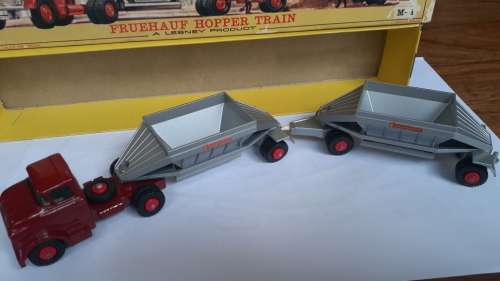 Matchbox Major Pack M-4 Fruehauf Hopper Train in Original Box!