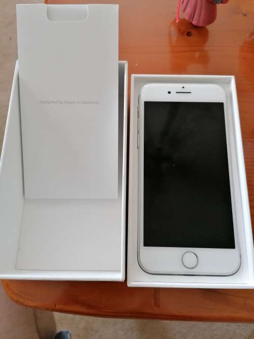 iPhone 7 32gb + AirPods and wireless charger