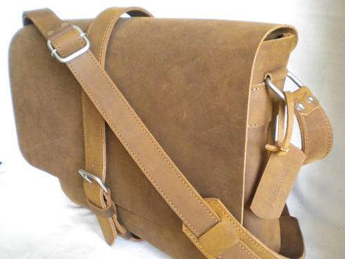 Briefcase Leather, Wild Dog, LARGE, DIVIDER( 15,6 inch laptop)  VINTAGE TAN leather!!