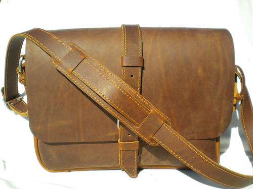 Wild Dog Briefcase, MEDIUM, DIVIDER( Macbook Pro 13inch) DARK VINTAGE leather!!