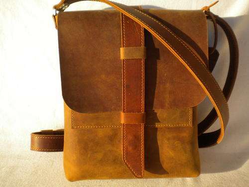 LEATHER SHOULDER BAG, DARK VINTAGE Leather!! Magnetic closure!