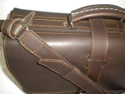 Leather Traveler Briefcase one divider(laptop 15,6 inch screen) Chocolate Brown