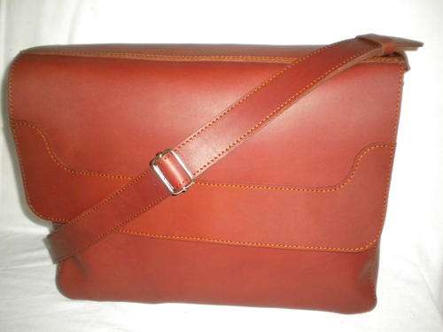 Leather Laptop FLAP OVER one divider shoulder bag (15,6 inch screen) TAN