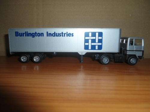 Herpa H0 Ford "Transconti" T/T with box trailer
