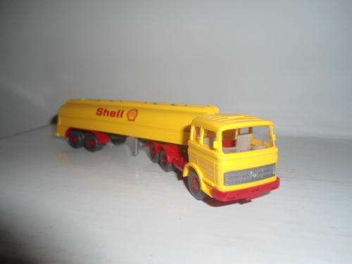Wiking H0(1:87scale) Mercedes Benz T/T with "SHELL" fuel tanker
