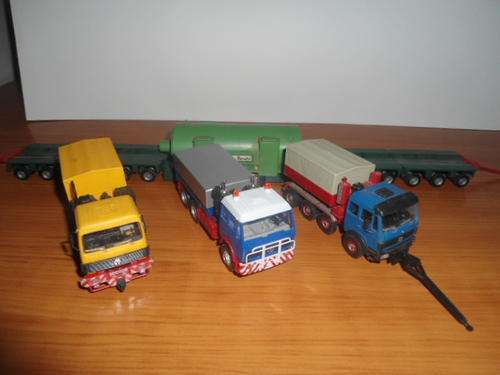 Kibri/Herpa H0 M/benz heavy haulage combo with lowbed trailer and load