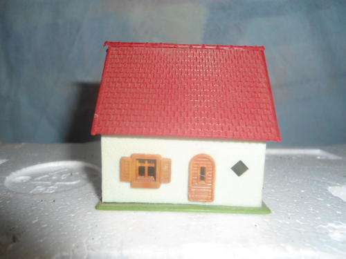 N scale House with missing chimney
