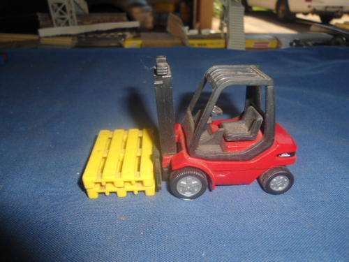 SIKU 1/64 SCALE LINDE FORKLIFT TRUCK