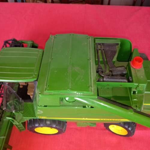 Bruder Toys John Deere Combine harvester