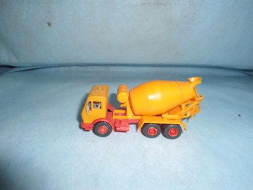 A Kibri HO concrete mixer
