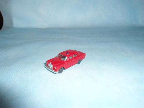 A Brekina HO M/Benz emergency car