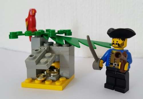 LEGO 1747 TREASURE SURPRISE LEGO 6237 PIRATES PLUNDER LEGO 6008 ROYAL KING