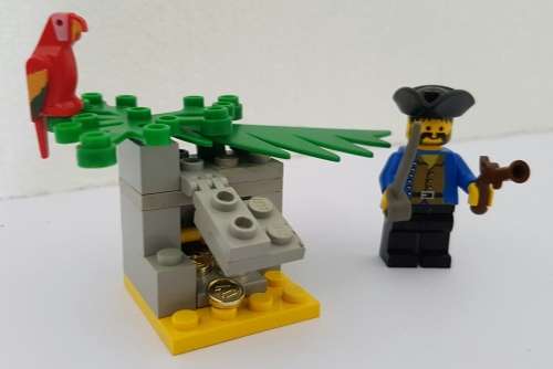 LEGO 1747 TREASURE SURPRISE LEGO 6237 PIRATES PLUNDER LEGO 6008 ROYAL KING