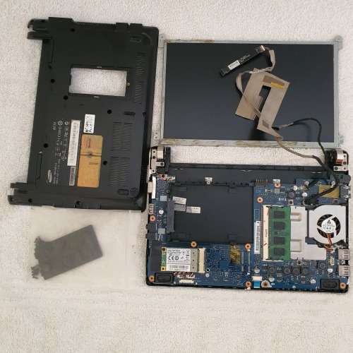Samsung NP-NC10 Mini PC For Parts or to Rebuild | Intel Atom | 1GB DDR2 RAM | 100GB HDD (READ)