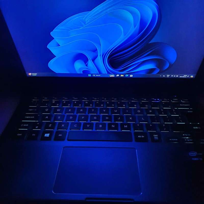 Samsung Series 9 UltraBook| i5-3317U| 1.70GHz| 4GB RAM| 256GB MSATA SSD| 13.3 Inch (1600x900) LCD