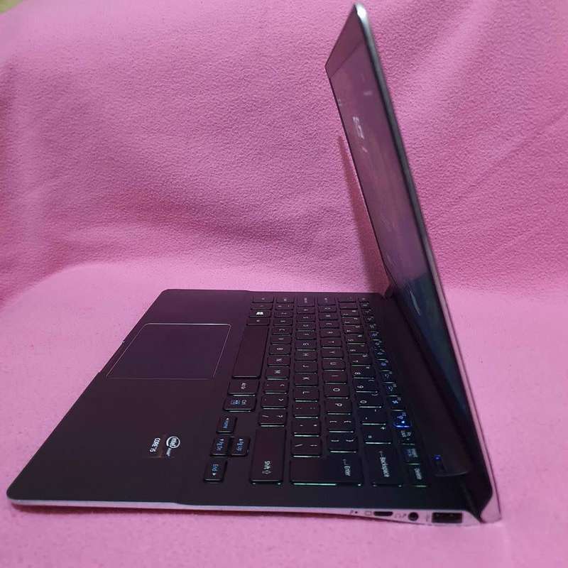 Samsung Series 9 UltraBook| i5-3317U| 1.70GHz| 4GB RAM| 256GB MSATA SSD| 13.3 Inch (1600x900) LCD